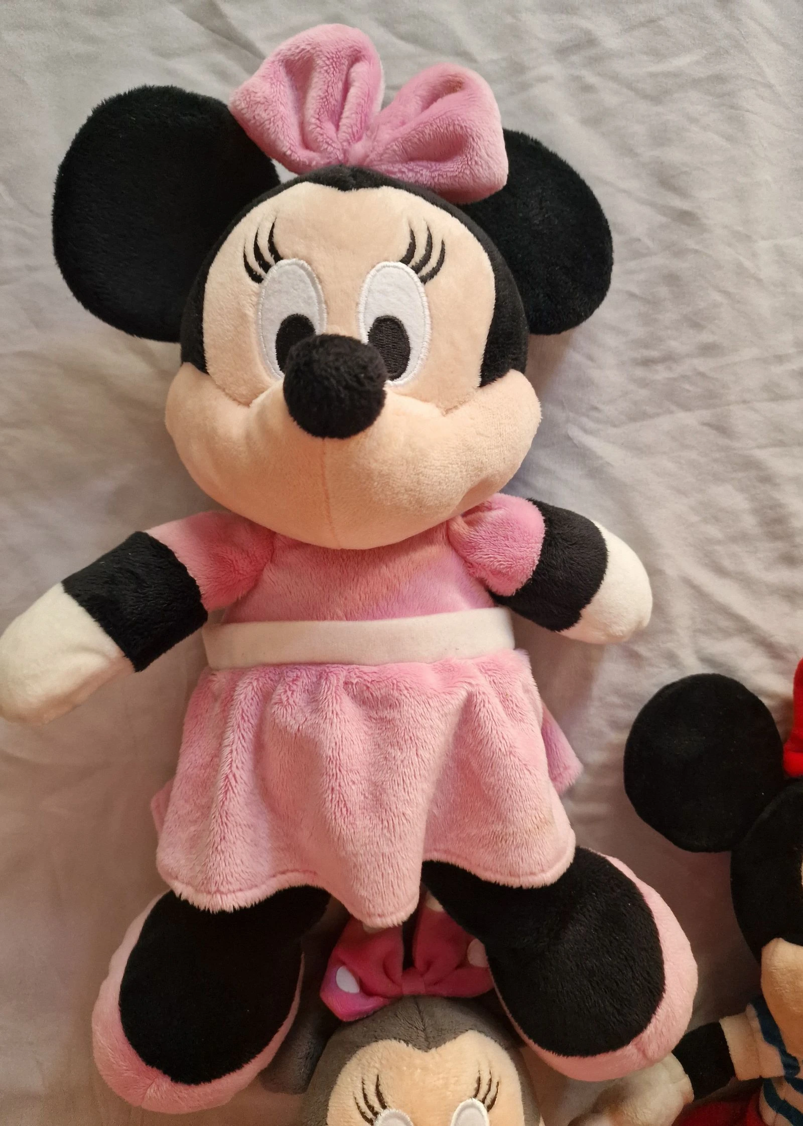 Lote com 3 Peluches da Minnie Mouse da Disney - Vários Tamanhos e Estilos – photo 2